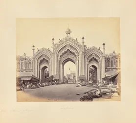 Lucknow ; La porte du bazar de Hooseinabad