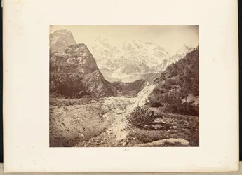 Pics enneigés près du glacier de Gangotri