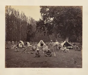 Srinuggur ; une partie de tir dans un camp