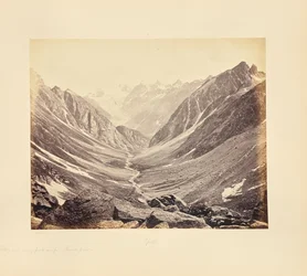 Vallée et sommets enneigés, vus du col de Hampta, côté Spiti