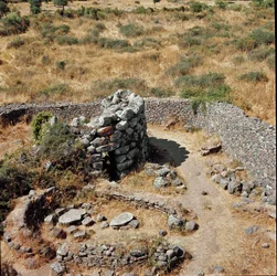 Culture nuragique sarde : ruines de la ville nuragique sur le site mégalithique de Losa : une des tours défensives. 15e siècle av. J.-C. Abbasanta, Sardaigne, Italie