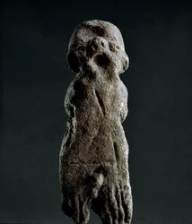 Culture nuragique (nuraghes), sarde : statuette votive en terre cuite provenant du temple d