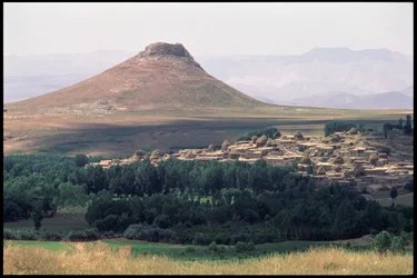 Vue de Takht-e Soleiman, ou Trône de Salomon