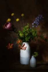Nature morte florale sombre