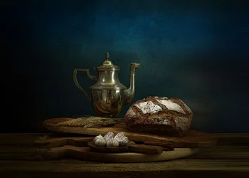 Pain rustique et théière