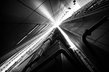 Ascension dans la ville géométrique