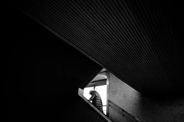 Une silhouette solitaire s
