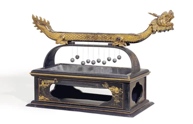 Horloge à feu chinoise en forme de dragon, laquée noir et or
