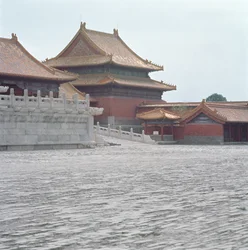 Pavillon à double avant-toit et terrasse en marbre, dynastie Ming (photo)