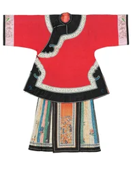 Robe informelle rouge et jupe tablier