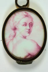 Une dame regardant par-dessus son épaule droite (émail sur cuivre)