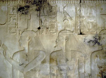 ABYDOS : Temple de Séthi I, les déesses accompagnant le Pharaon