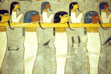 Égypte ancienne, peinture, Dieux du monde souterrain attachés à Hathor, vache divine, remorquant la barque solaire, Tombe de Ramsès Ier, Thèbes
