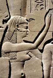 Égypte ancienne, sculpture murale, déesse Isis, temple d