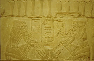 Égypte ancienne, sculpture murale, bijoutiers fondant de l