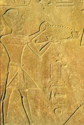 Égypte ancienne, sculpture murale, temple de Karnak/Louxor, Hatchepsout offre de l