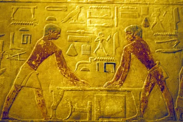 Égypte ancienne, sculpture/peinture murale, Mastaba/Tombe de Ti, 5e dynastie, Saqqara, ouvriers polissant du bois