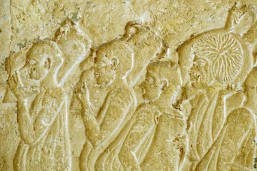 Égypte ancienne, peinture murale, Tombe de Petosiris, Tuna el-Gebel, 300 av. J.-C., Hommes portant des jarres de vin