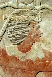 Égypte ancienne, peinture murale, Un pharaon portant la couronne Atef, Temple de Karnak, Louxor