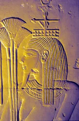 Égypte ancienne, peinture murale, Le dieu du Nil apporte des offrandes de fleurs de lotus, Temple de Séthi Ier, Abydos