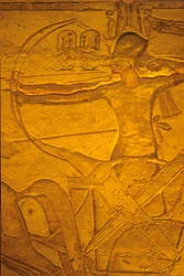 Égypte ancienne, peinture/sculpture murale, Ramsès II dans son char à la bataille de Kadesh, temple de Ramsès II et Néfertari, Abou Simbel