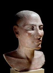Antiquité égyptienne : Tête de sel. Sculpture en calcaire, Ancien Empire (vers 2700-2200 av. J.-C.). Paris, Musée du Louvre