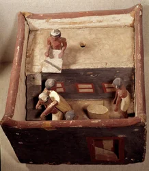 Antiquité égyptienne : modèle de grenier avec scribes enregistrant le prix du grain. Réalisé en bois peint. 12e dynastie, Moyen Empire (2033-1710 av. J.-C.). D