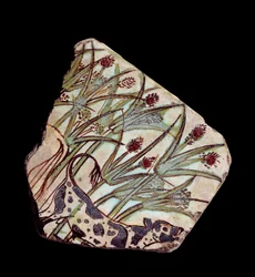 Antiquité égyptienne : pièce de carreau de faïence décorant un taureau dans le papyrus. Nouvel Empire (1550-1069 av. J.-C.) Paris, Musée du Louvre