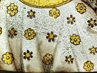 Section conservée de la grande fenêtre orientale à York Minster : « Les anciens adorent Dieu » (vitrail)