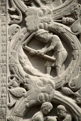 Art gothique : Piédroit du portail droit de la façade ouest de la Basilique de Saint-Denis représentant le travail des champs : Août. Saint-Denis, France