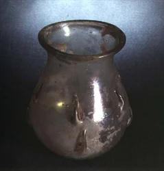 Petite jarre, région de la Seine ou du Rhin, 5e-7e siècle (verre)