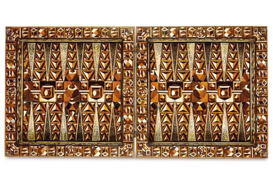 Boîte de jeux en marqueterie d