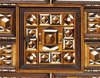 Cabinet de table en marqueterie sud-allemand