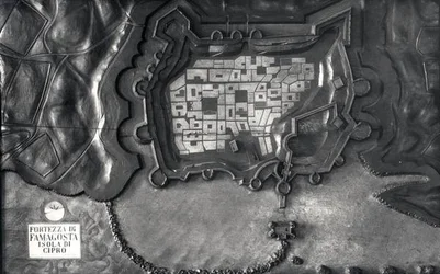 Carte en relief de la forteresse de Famagosta sur l