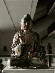 Bouddha assis en position lalitasana - sculpture, période Kamakura (1185-1333)