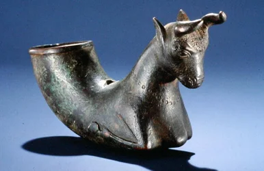 Taureau aux jambes repliées, c.550-330 av. J.-C.