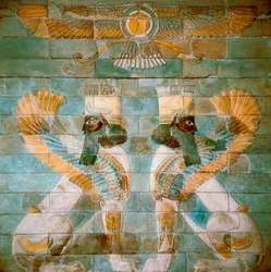 Art persan rouenid : deux sphinx androcephales sous Ahura Mazda