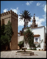 Art almohade : vue de la Giralda, ancien minaret converti en clocher