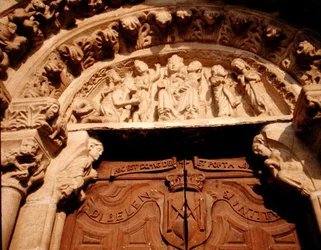 Tympan du portail ouest de Sta Maria del Azogue