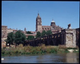 Vue du pont romain sur la rivière, Tormes et cathédrale