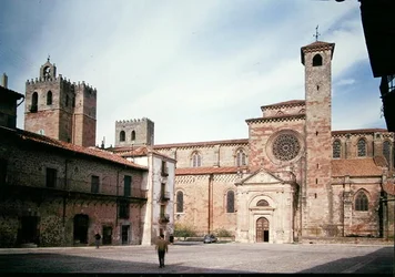 Vue de la cathédrale depuis la Plaza Mayor, construite entre 1150 et le 14ème siècle