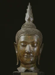 Tête de Bouddha en méditation