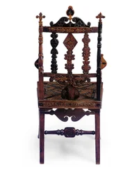 Fauteuil à bras ouvert incrusté et sculpté avec un patchwork de diverses phrases, début du 19ème siècle
