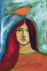 Une femme avec un oiseau orange