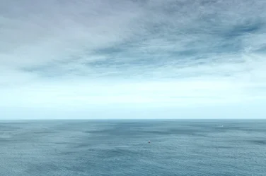 Horizon océanique serein