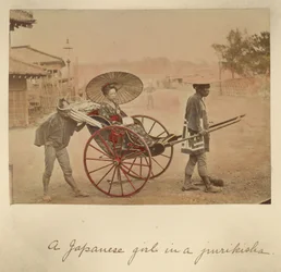 Une jeune fille japonaise dans un jurikisha