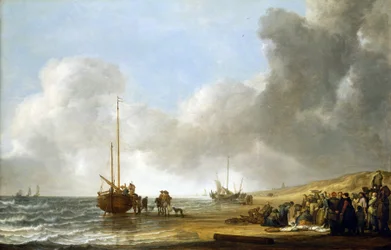 Une scène sur la plage de Scheveningen (La Haye, Pays-Bas), la mer à gauche et les dunes de sable à droite, au centre, un bateau de pêche sur sa quille, et un groupe de pêcheurs