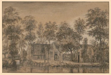 Ferme sous les arbres au bord du canal