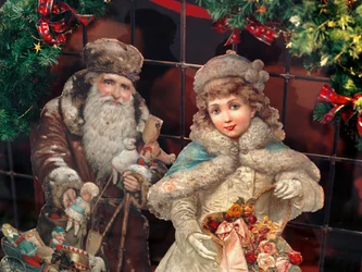 Gros plan sur une décoration de Noël danoise traditionnelle dans une fenêtre, 2022 (photo)