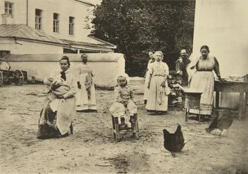 Faire de la confiture dans la cour de la maison de Léon Tolstoï, Yasnaya Polyana, près de Tula, Russie